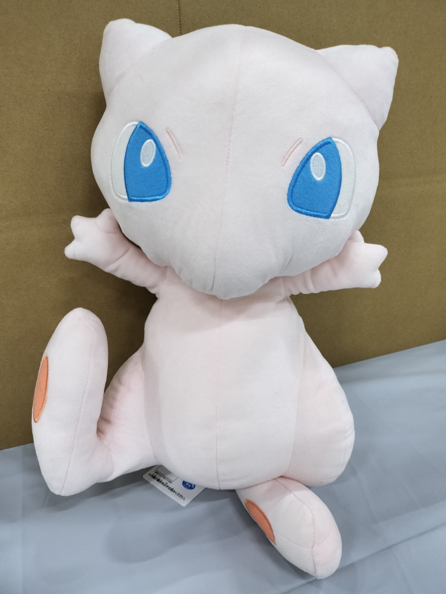 ポケットモンスター　めちゃでかミュウぬいぐるみ